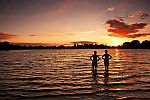 SONNENUNTERGANG AM BADESEE